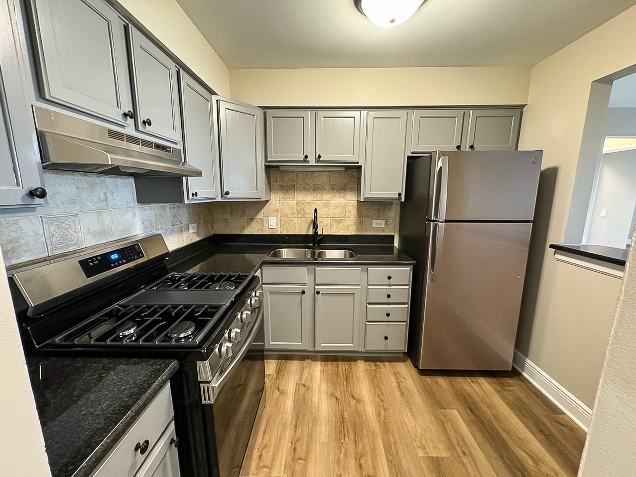 677 S RIVER Road #2D, Des Plaines, IL 60016