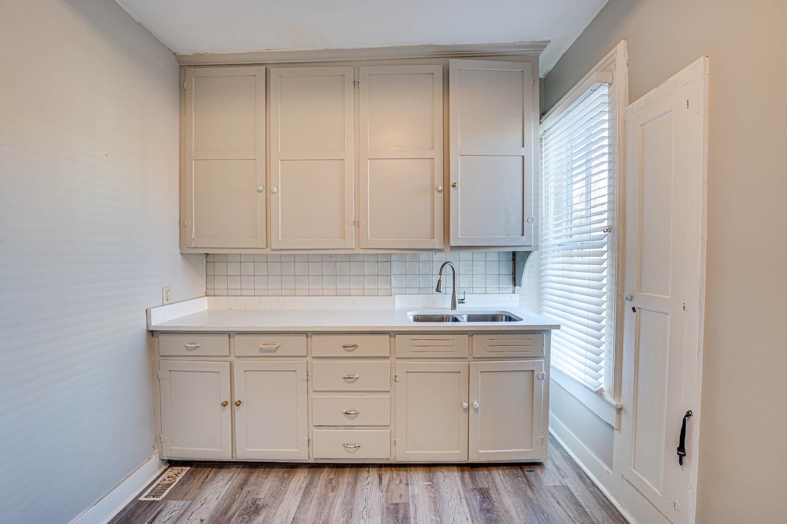 79 S 4th Street #2, Aurora, IL 60505