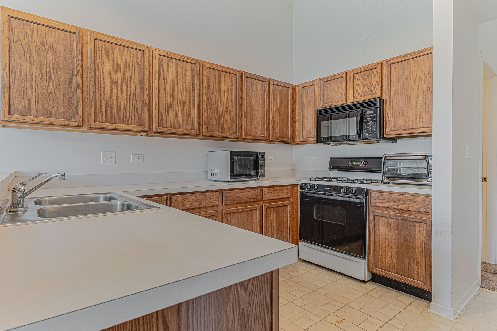 386 Gladstone Lane, Elgin, IL 60120