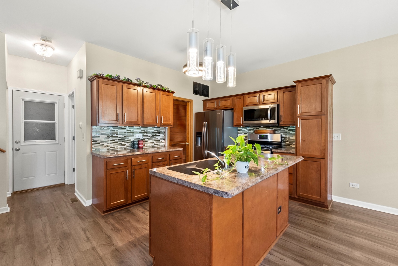 1565 Azalea Circle, Romeoville, IL 60446