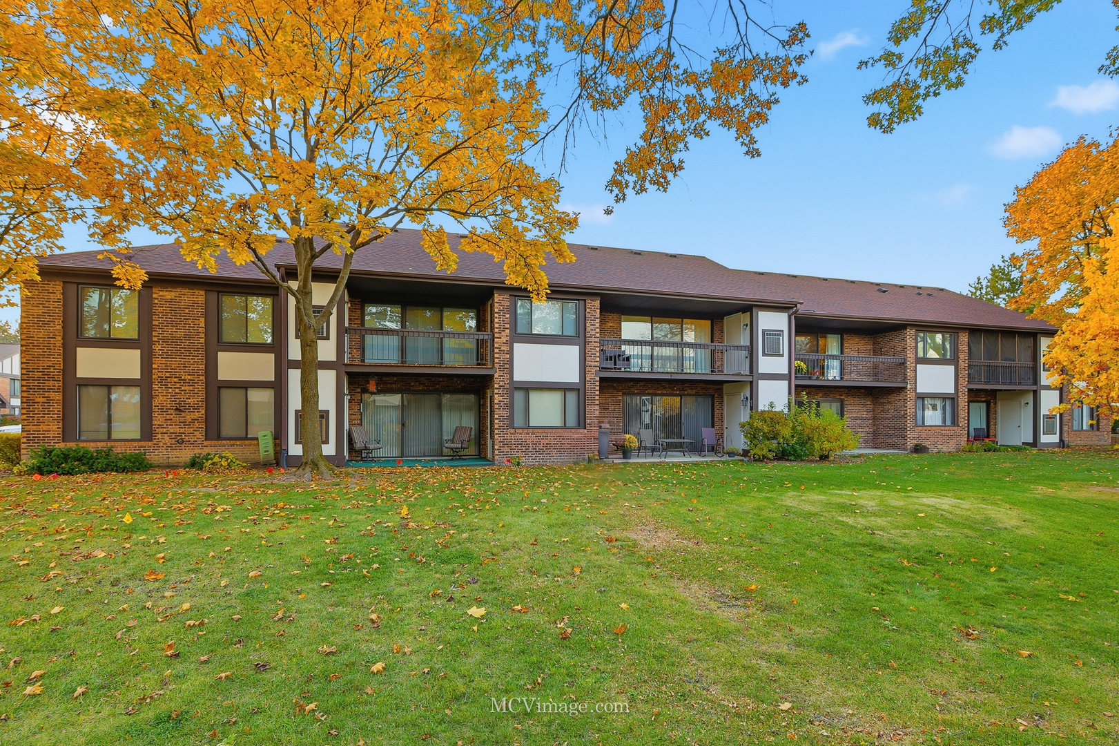 5835 Doe Circle #8, Westmont, IL 60559