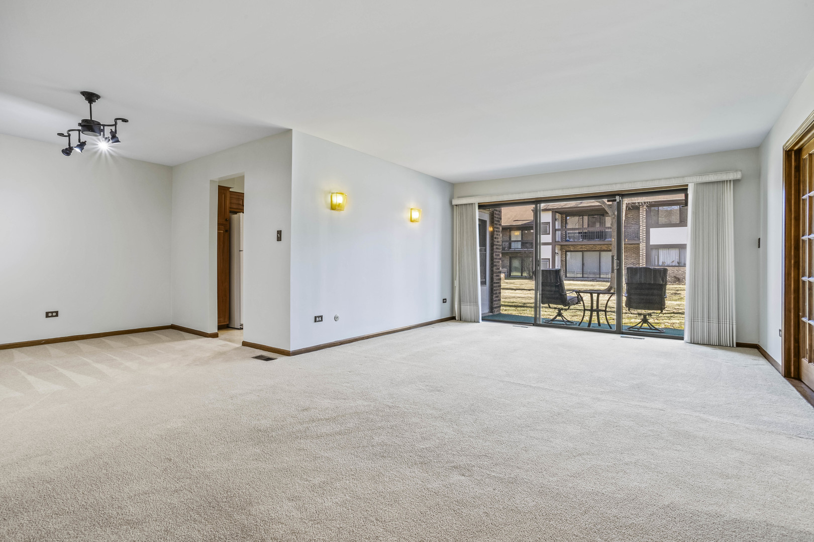 5835 Doe Circle #8, Westmont, IL 60559