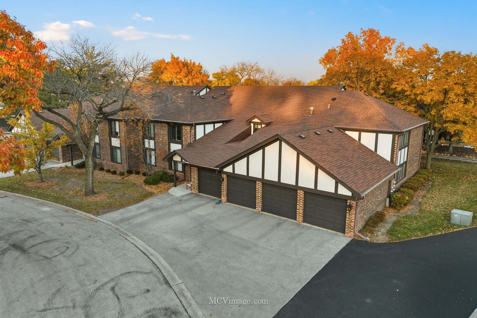 5835 Doe Circle #8, Westmont, IL 60559