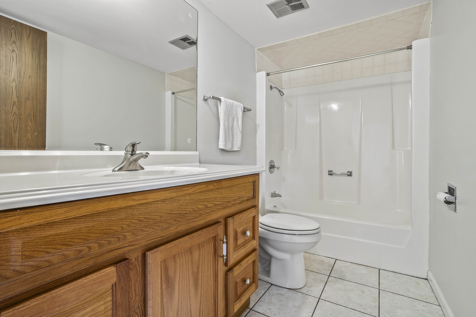 5835 Doe Circle #8, Westmont, IL 60559