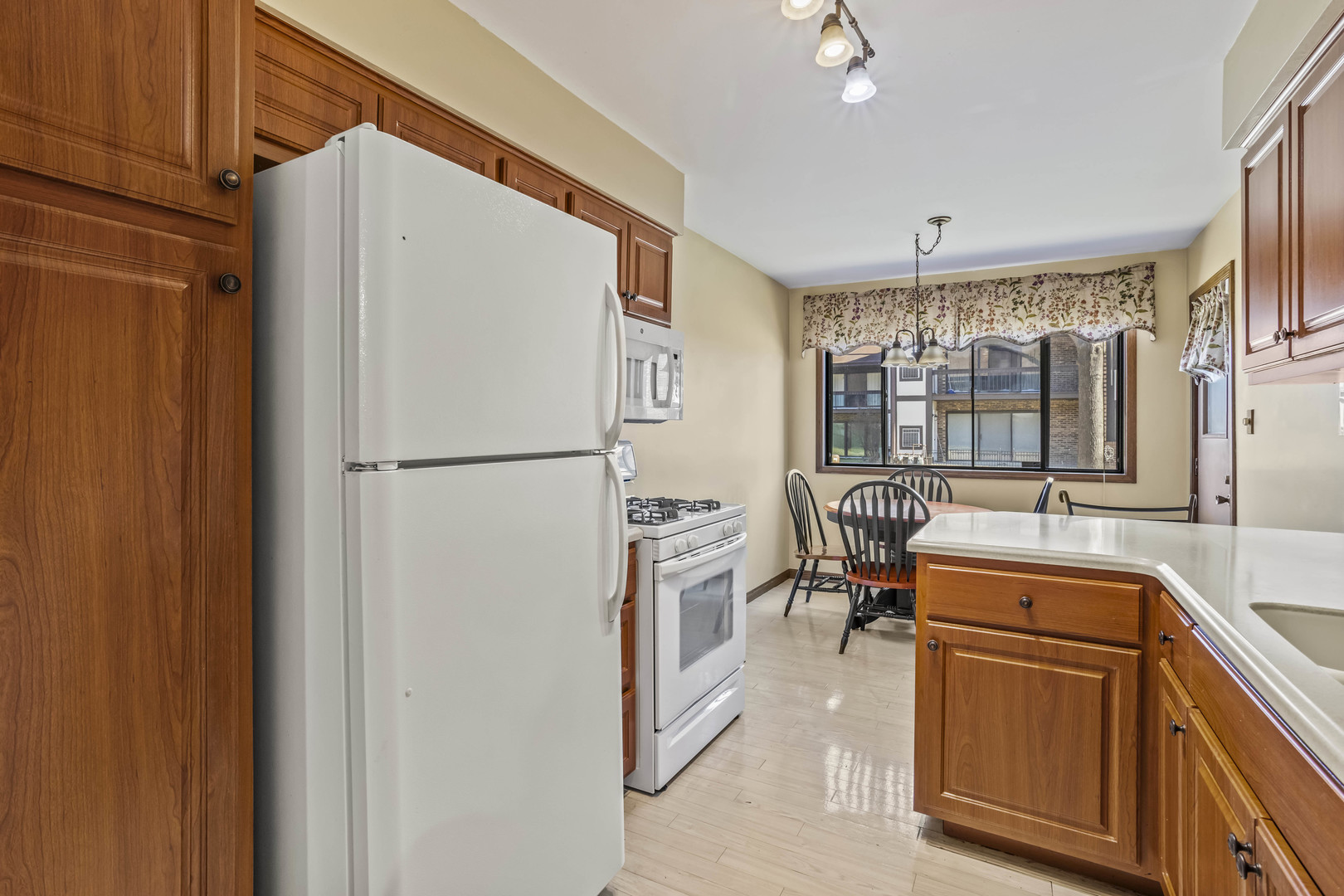 5835 Doe Circle #8, Westmont, IL 60559