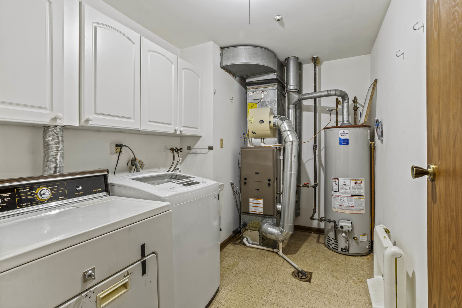 5835 Doe Circle #8, Westmont, IL 60559