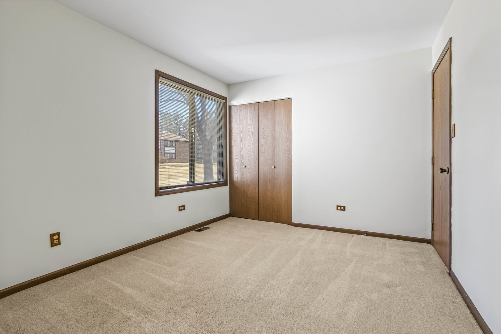 5835 Doe Circle #8, Westmont, IL 60559