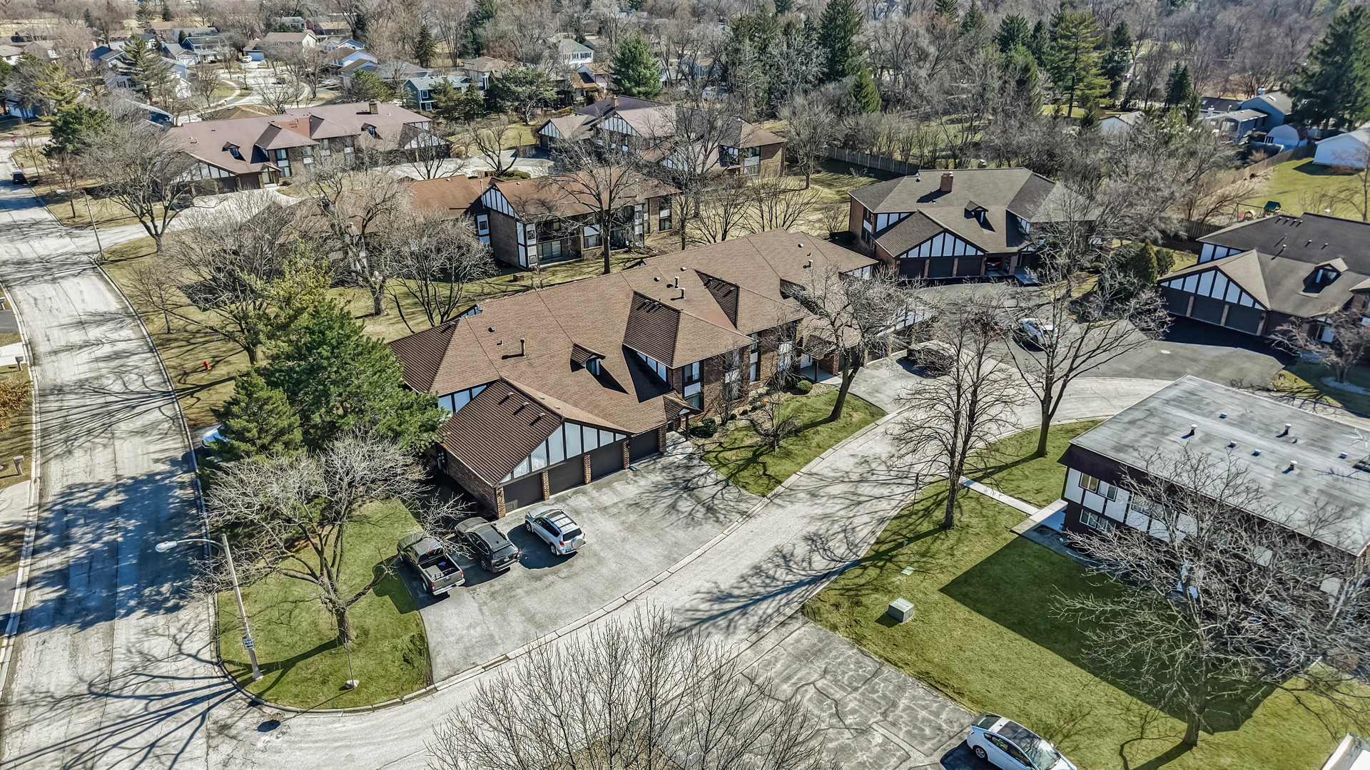 5835 Doe Circle #8, Westmont, IL 60559