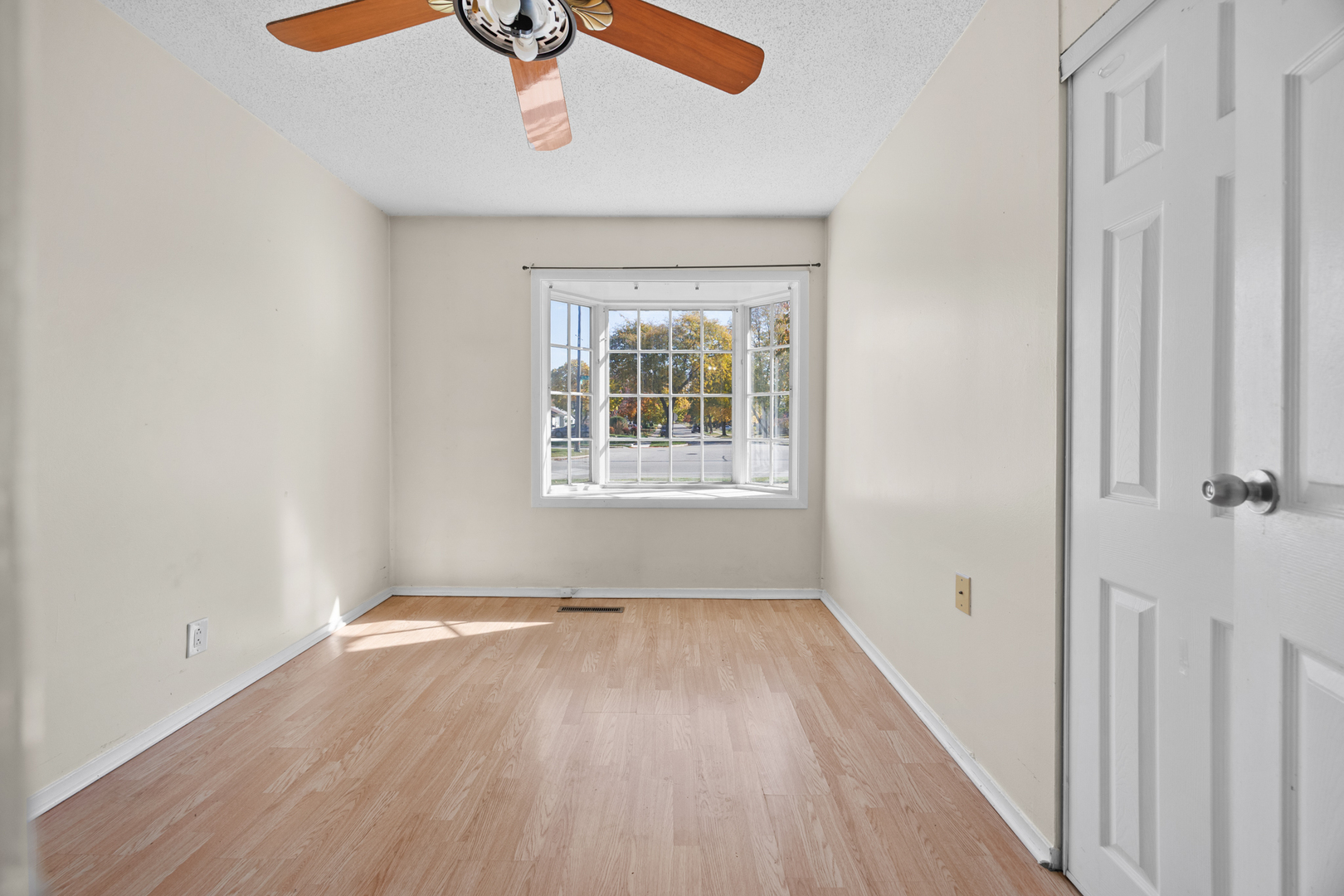 1020 S Park Boulevard, Streamwood, IL 60107