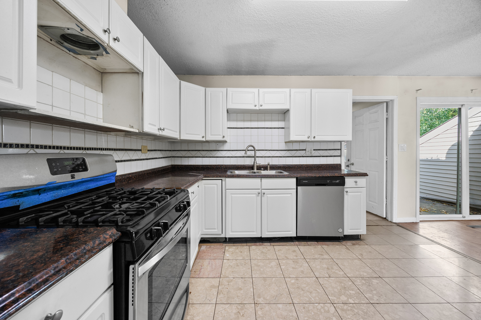 1020 S Park Boulevard, Streamwood, IL 60107