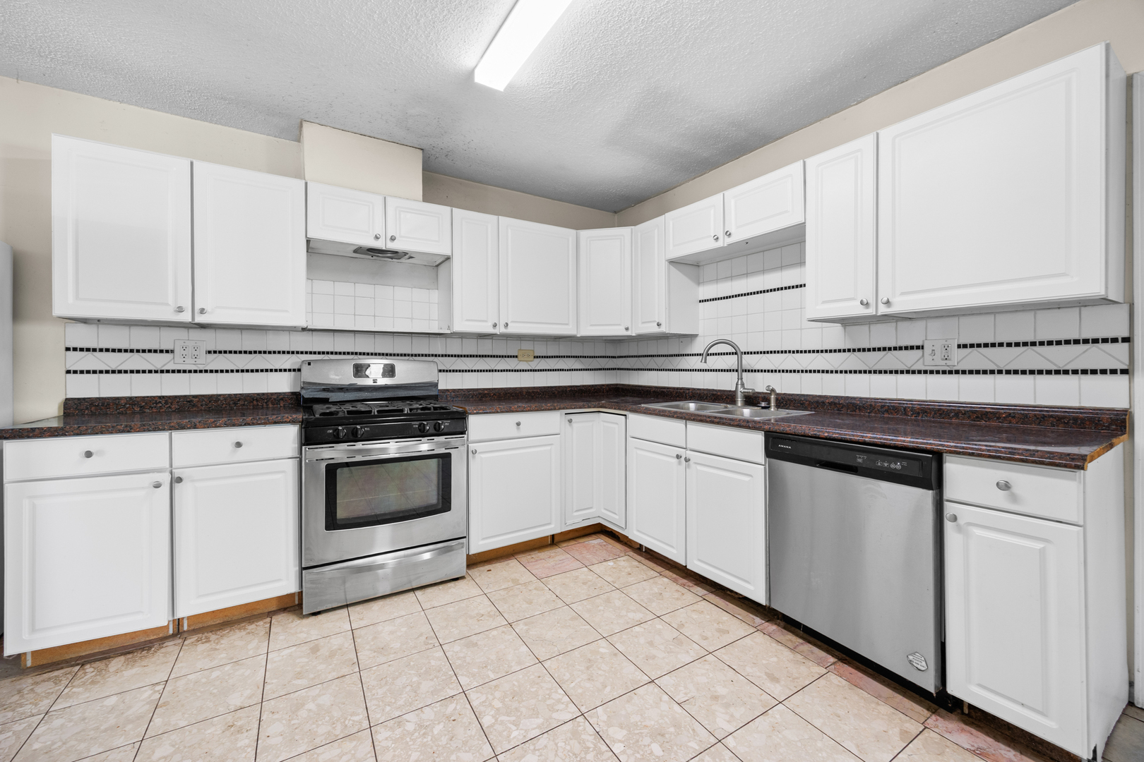 1020 S Park Boulevard, Streamwood, IL 60107