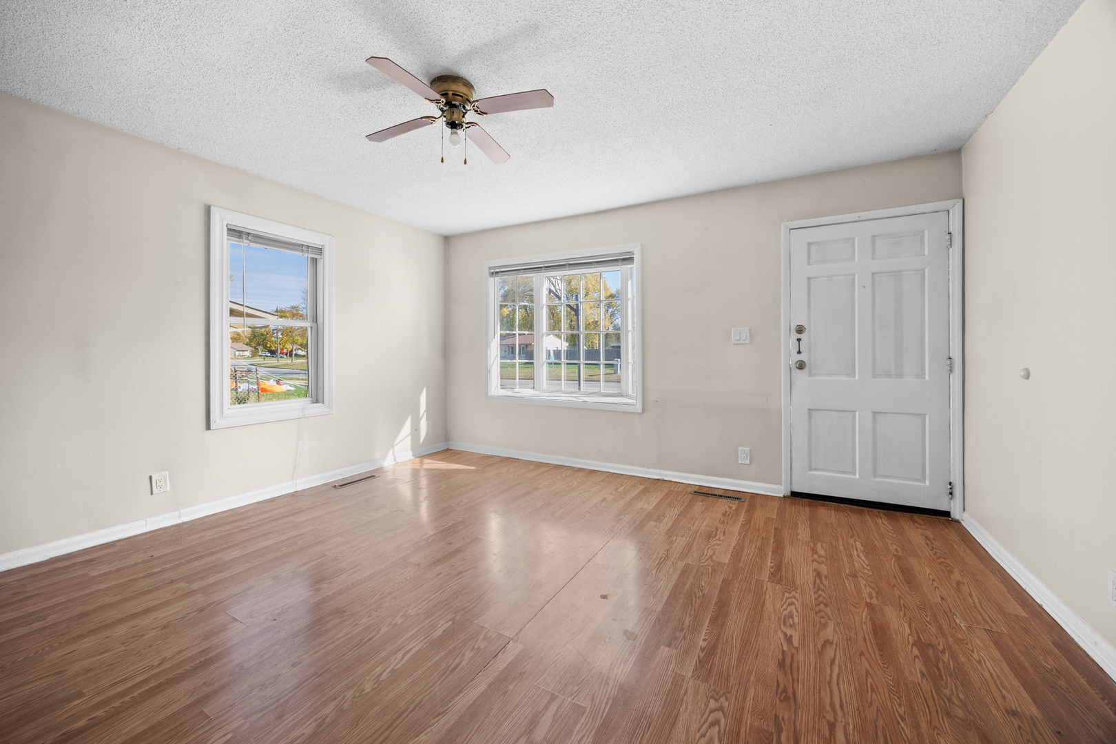 1020 S Park Boulevard, Streamwood, IL 60107