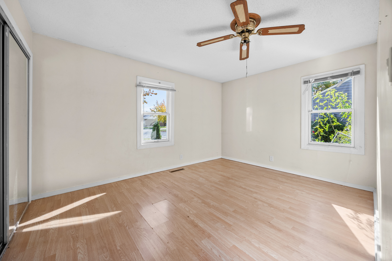 1020 S Park Boulevard, Streamwood, IL 60107