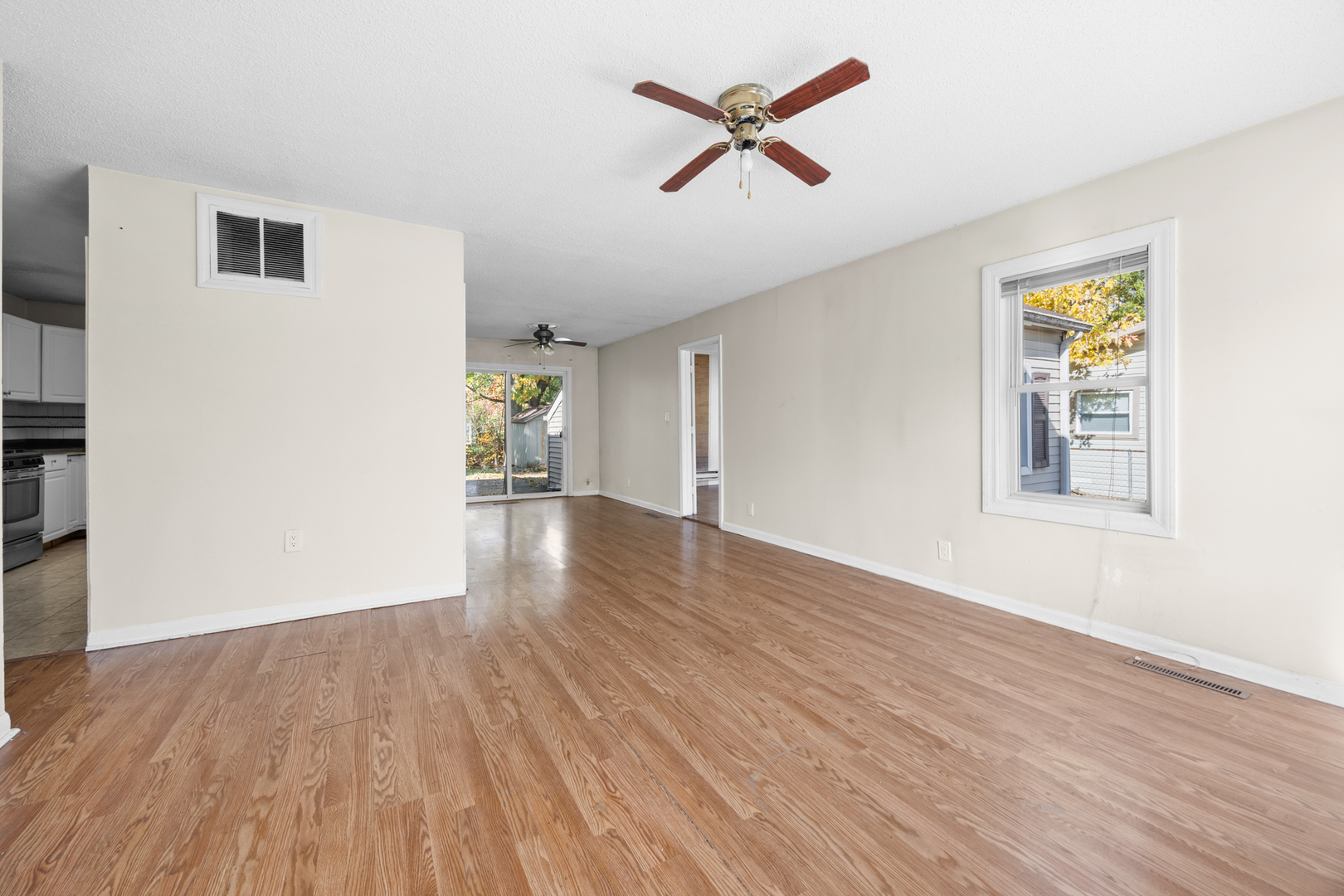 1020 S Park Boulevard, Streamwood, IL 60107