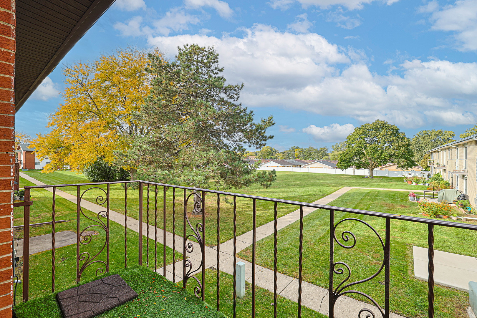 9446 Dee Road #2F, Des Plaines, IL 60016