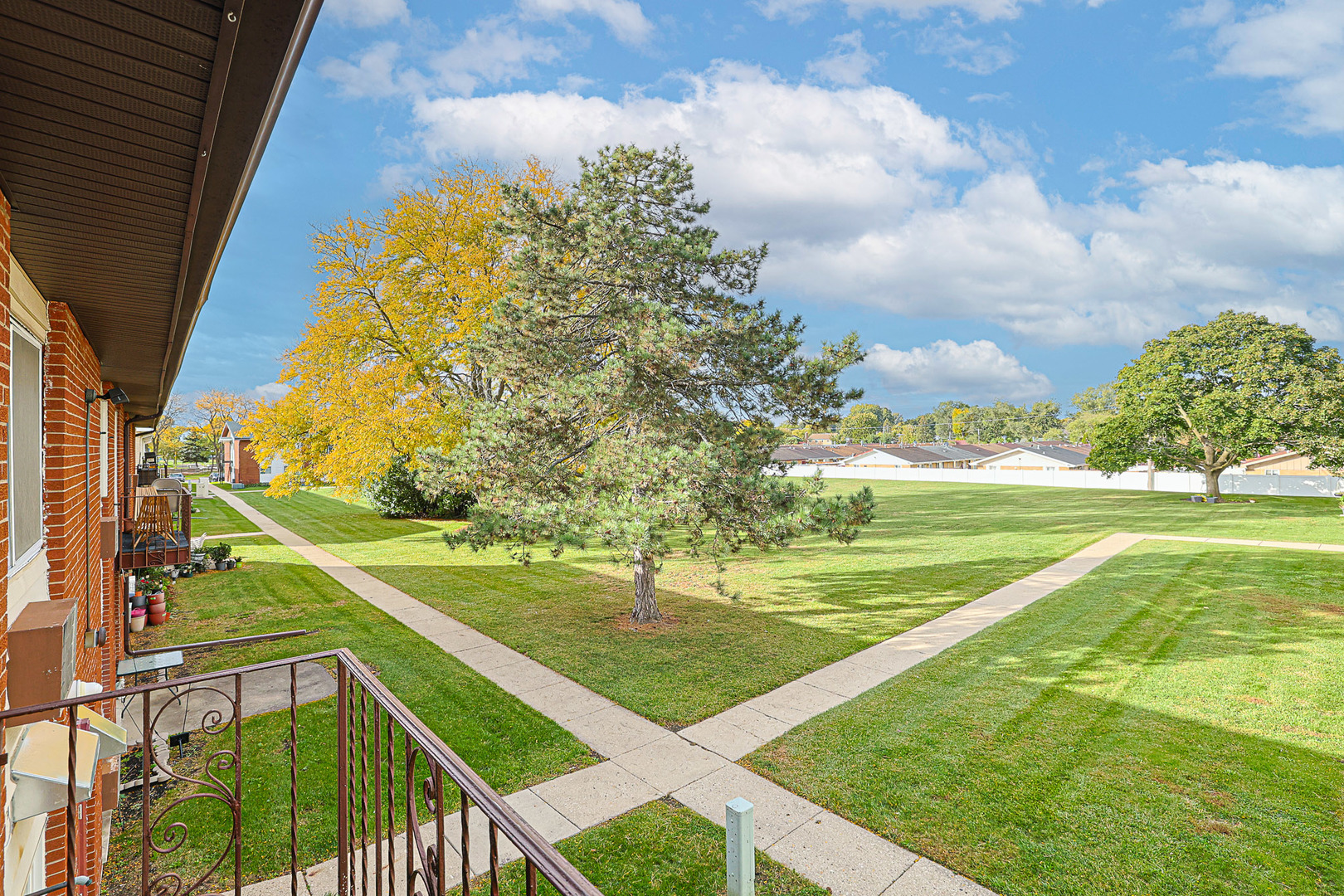 9446 Dee Road #2F, Des Plaines, IL 60016