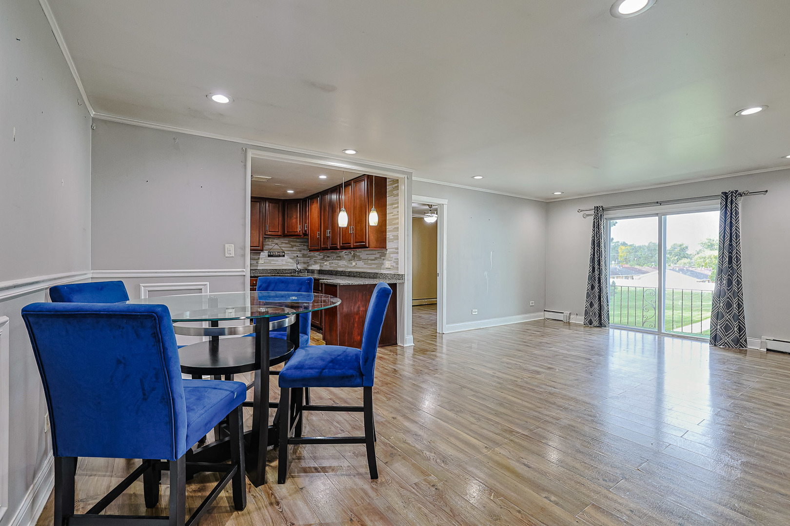 9446 Dee Road #2F, Des Plaines, IL 60016