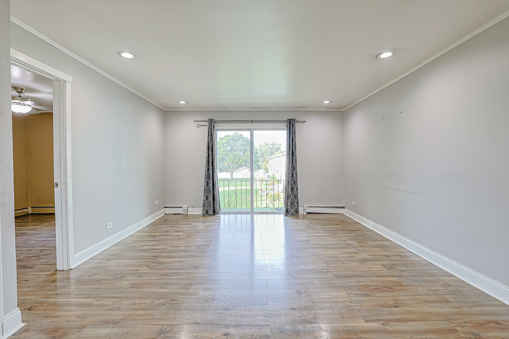 9446 Dee Road #2F, Des Plaines, IL 60016