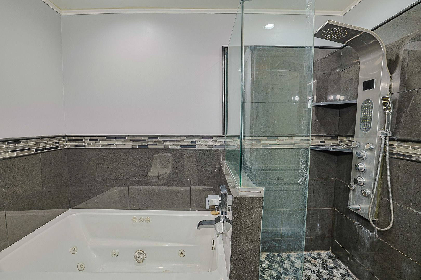 9446 Dee Road #2F, Des Plaines, IL 60016