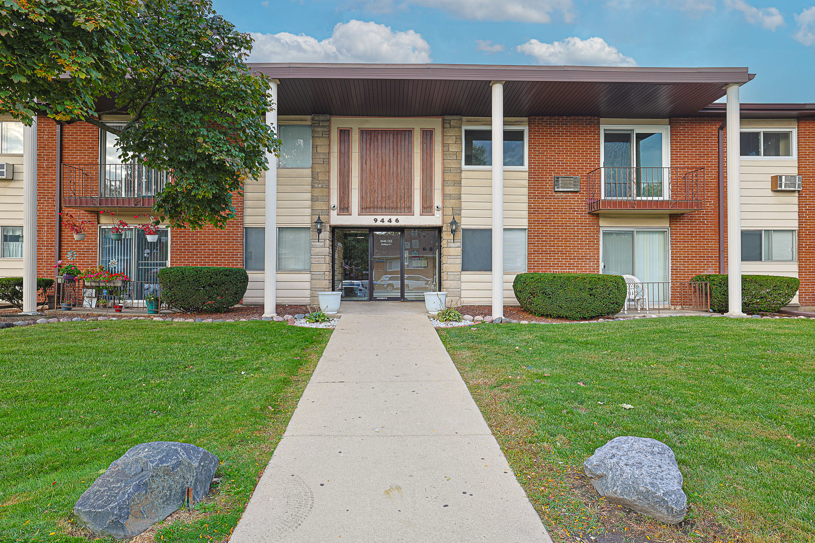 9446 Dee Road #2F, Des Plaines, IL 60016