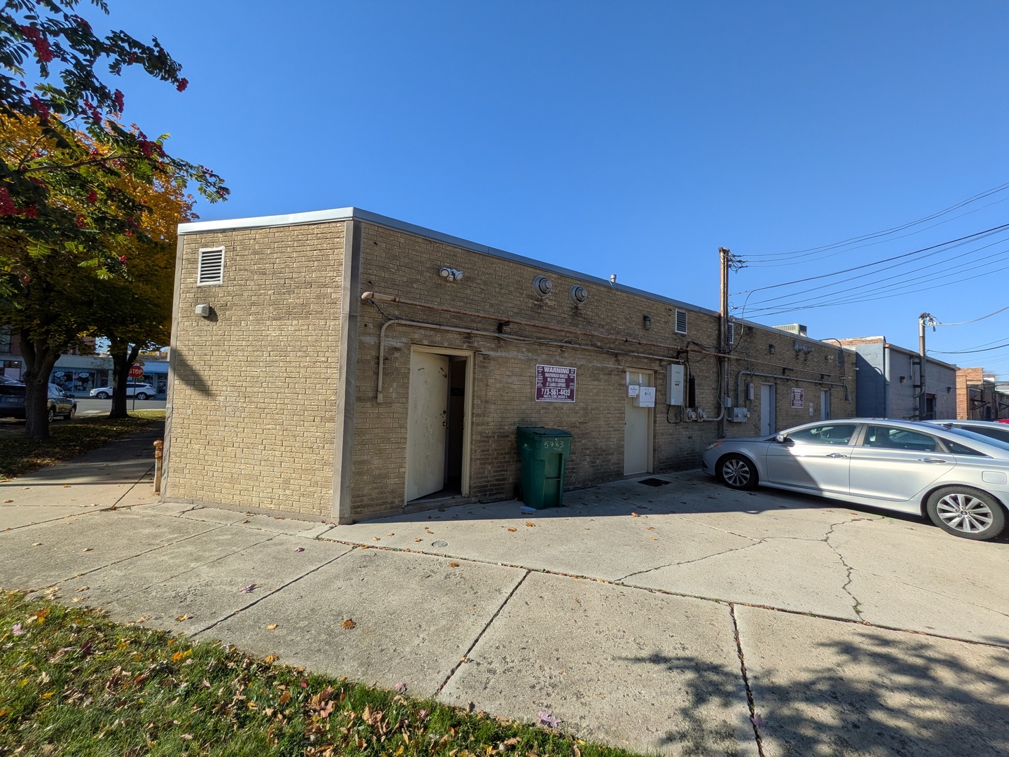 5781 N Lincoln Avenue, Chicago, IL 60659