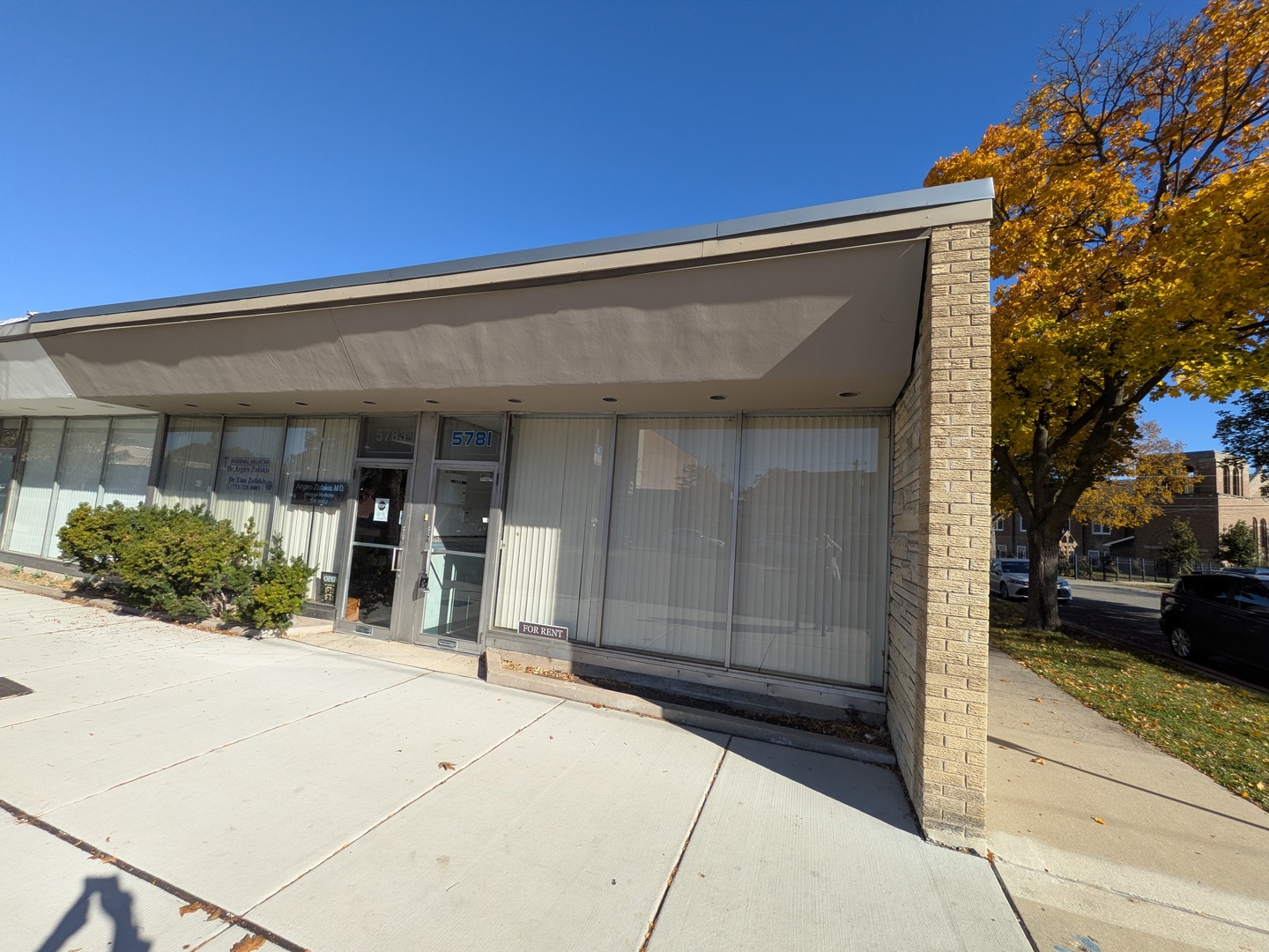 5781 N Lincoln Avenue, Chicago, IL 60659