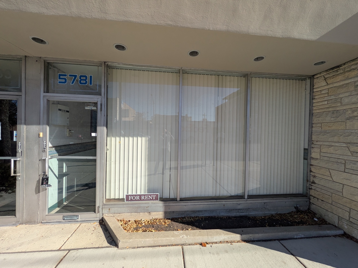 5781 N Lincoln Avenue, Chicago, IL 60659