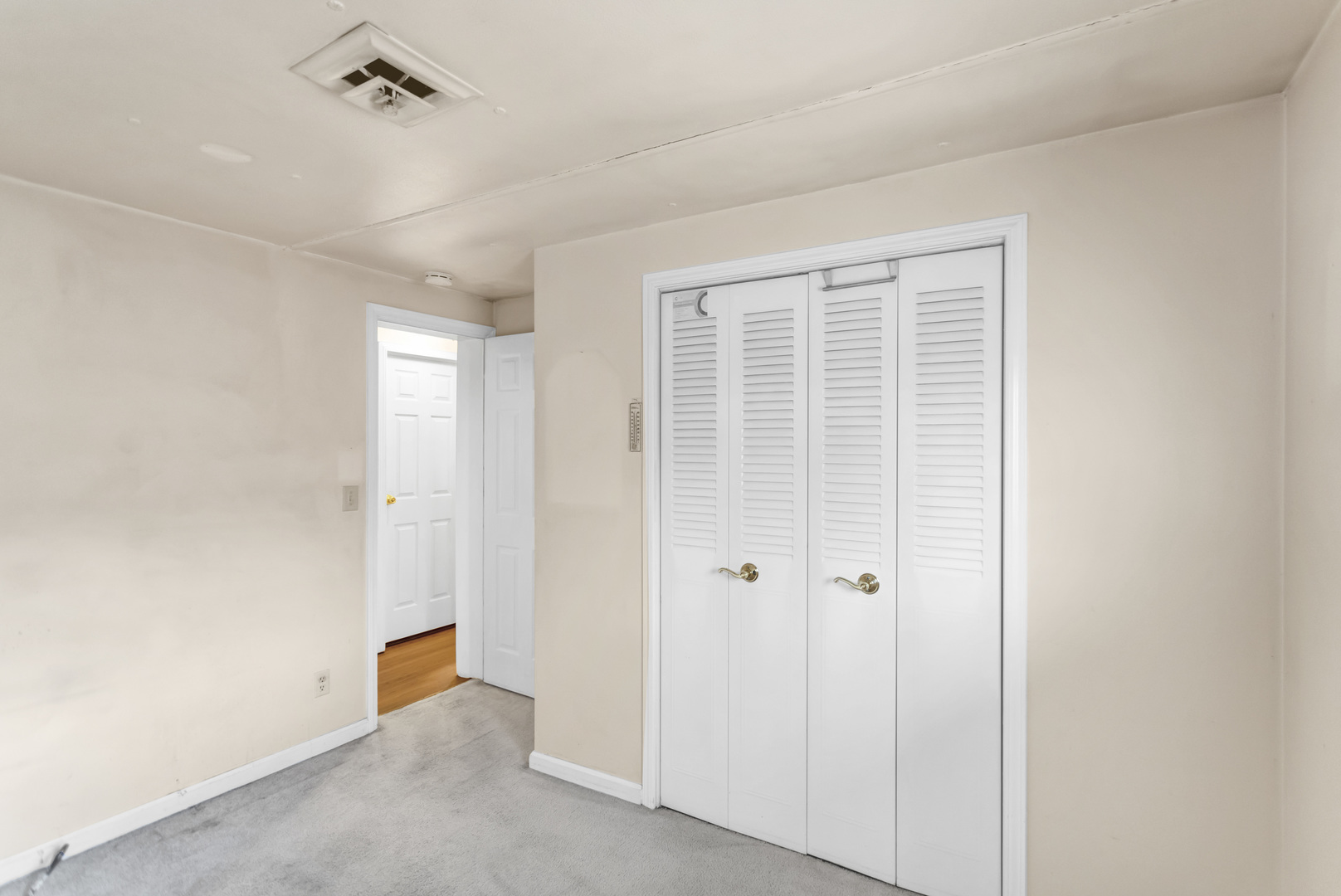 1053 Lakeview Road, Elgin, IL 60123