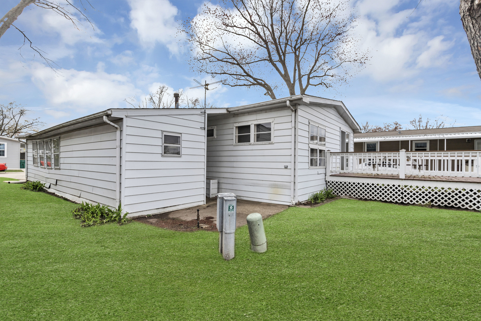 1053 Lakeview Road, Elgin, IL 60123