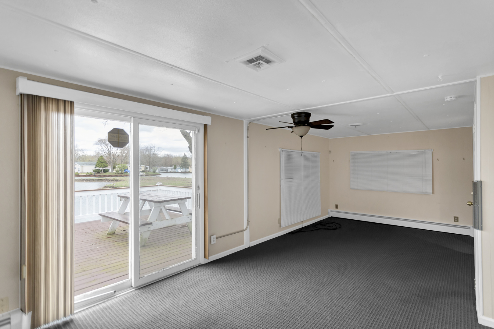 1053 Lakeview Road, Elgin, IL 60123