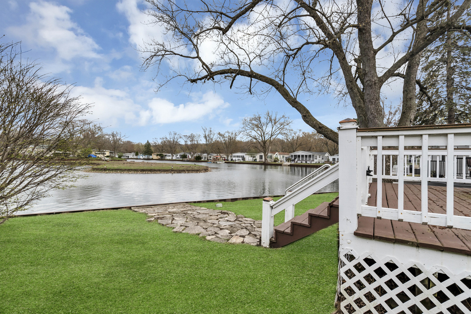 1053 Lakeview Road, Elgin, IL 60123