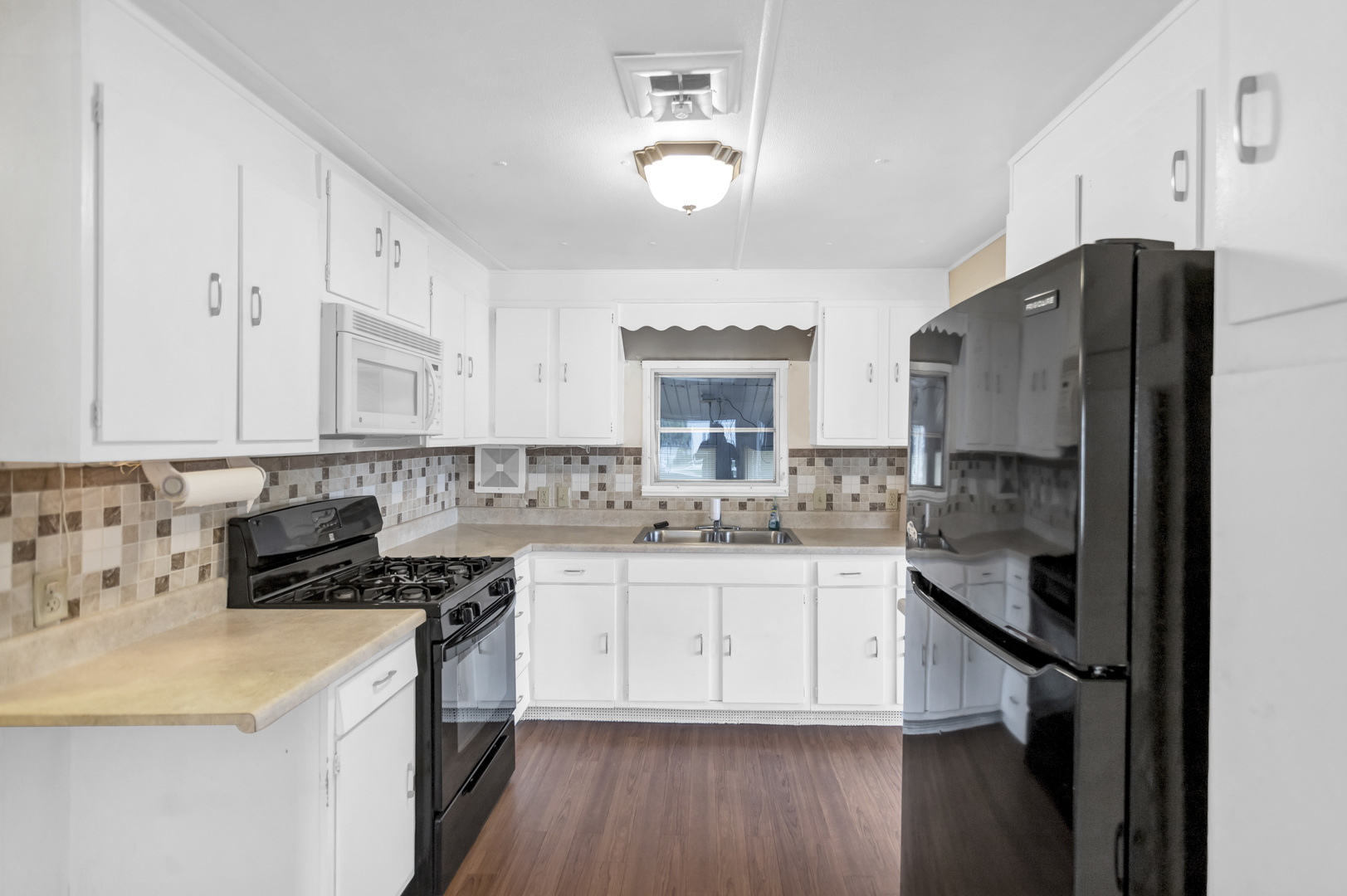 1053 Lakeview Road, Elgin, IL 60123