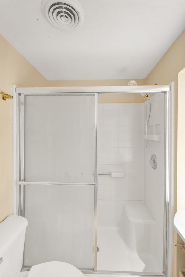 1053 Lakeview Road, Elgin, IL 60123