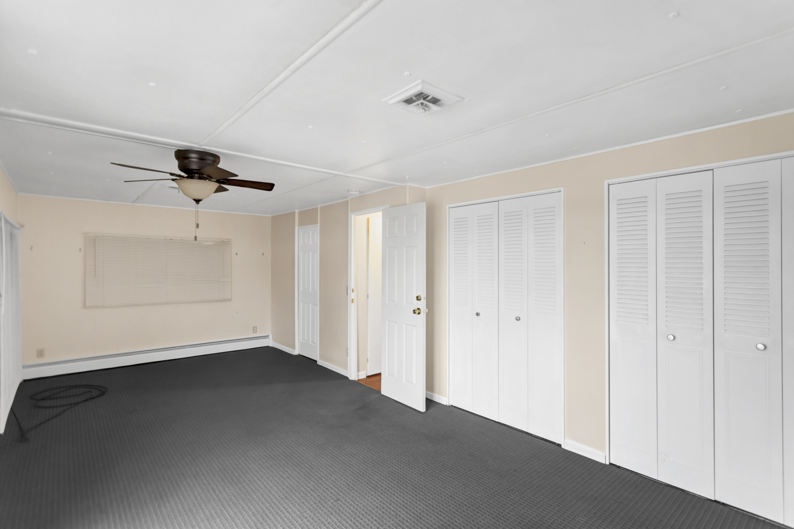 1053 Lakeview Road, Elgin, IL 60123