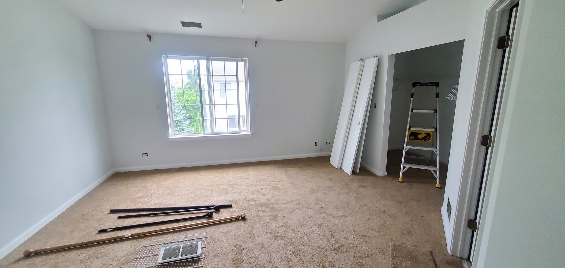 587 S Parkside Drive #587, Round Lake, IL 60073