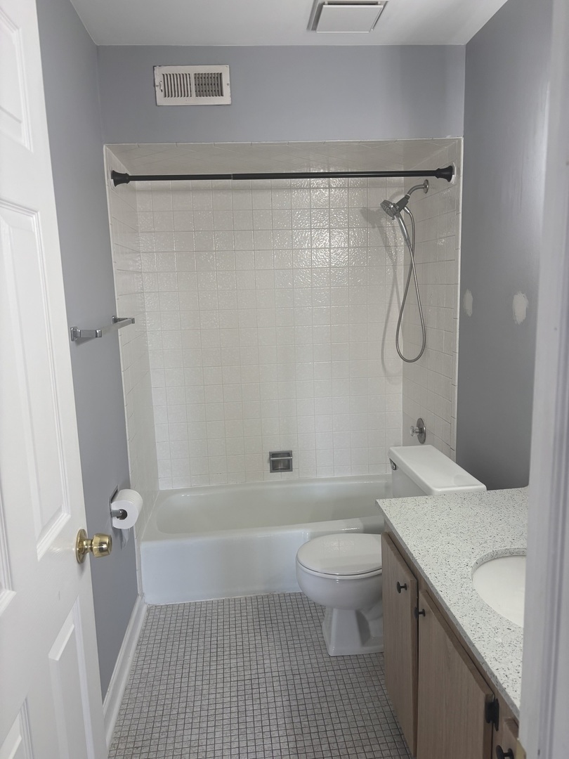 787 Wilson Avenue #10, Glen Ellyn, IL 60137