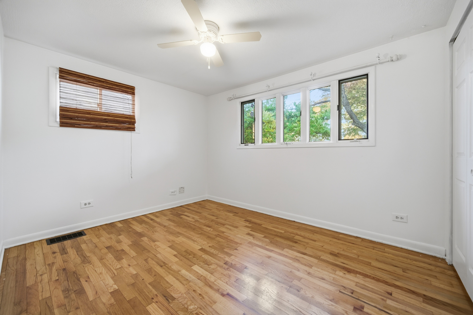 212 N KNOLLWOOD Drive, Wheaton, IL 60187