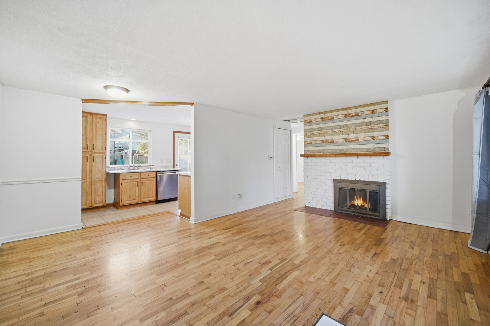 212 N KNOLLWOOD Drive, Wheaton, IL 60187