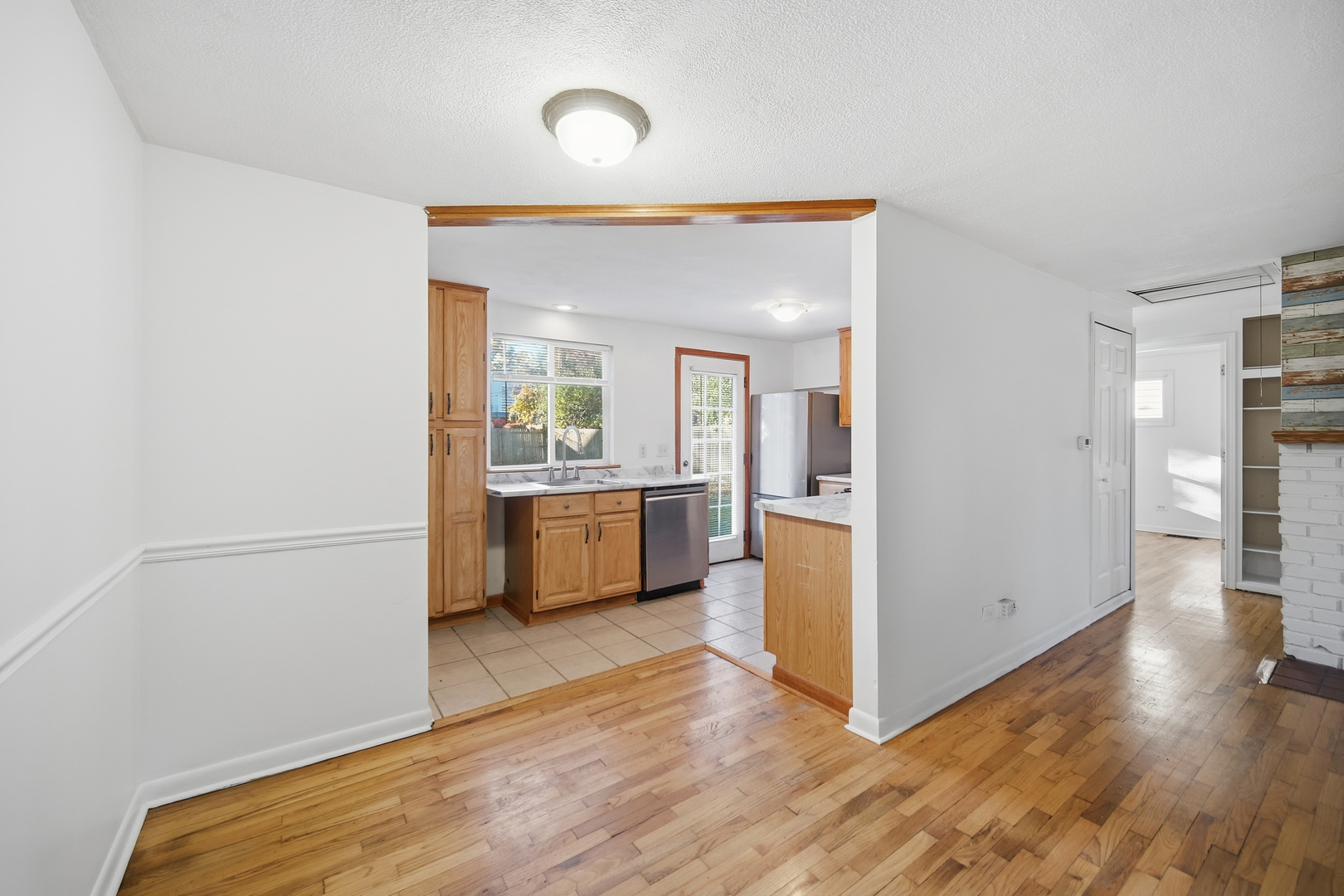 212 N KNOLLWOOD Drive, Wheaton, IL 60187