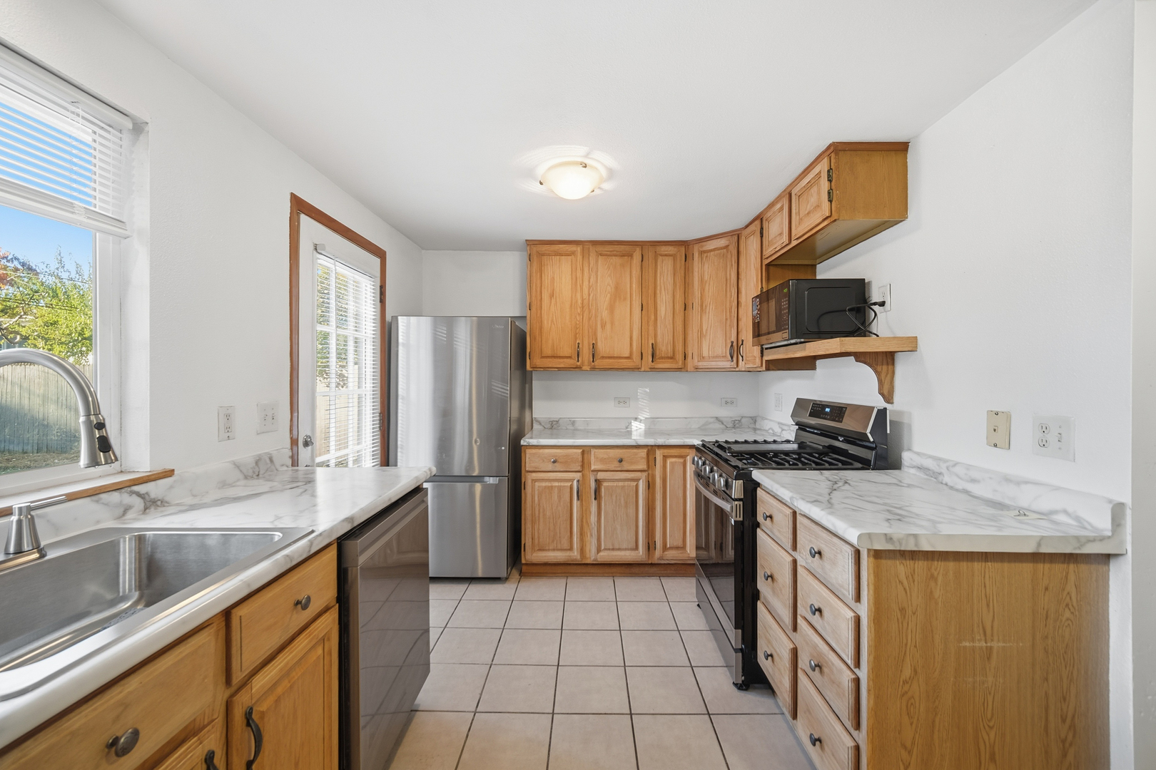 212 N KNOLLWOOD Drive, Wheaton, IL 60187