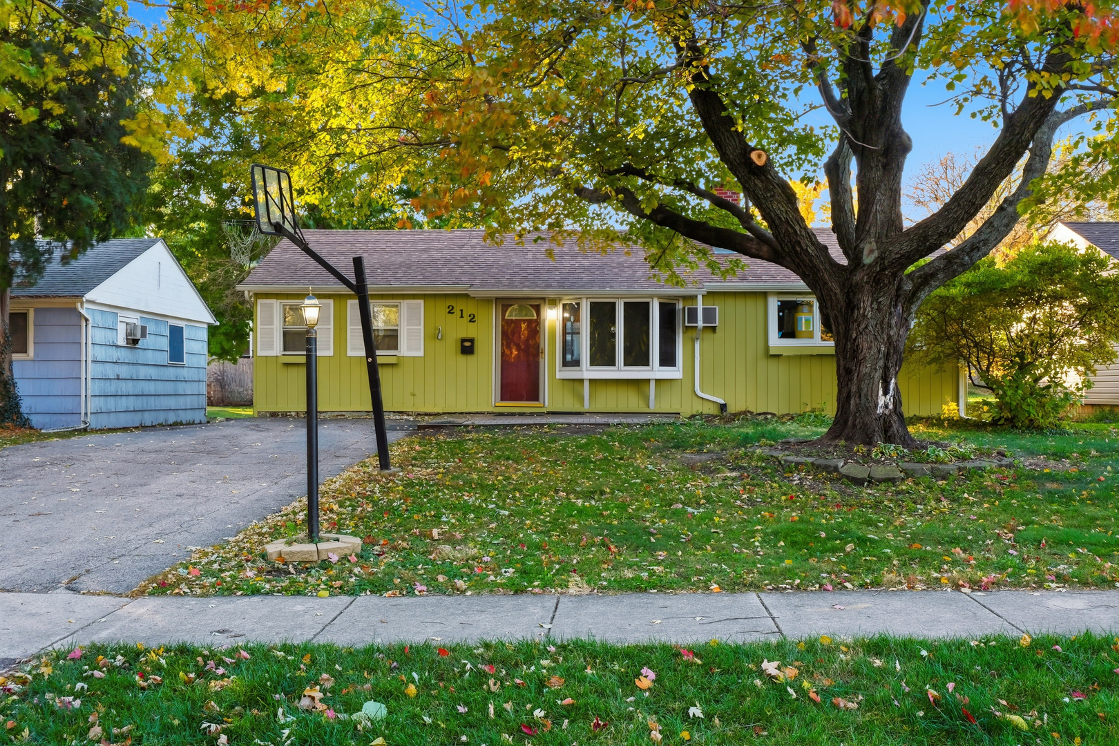 212 N KNOLLWOOD Drive, Wheaton, IL 60187