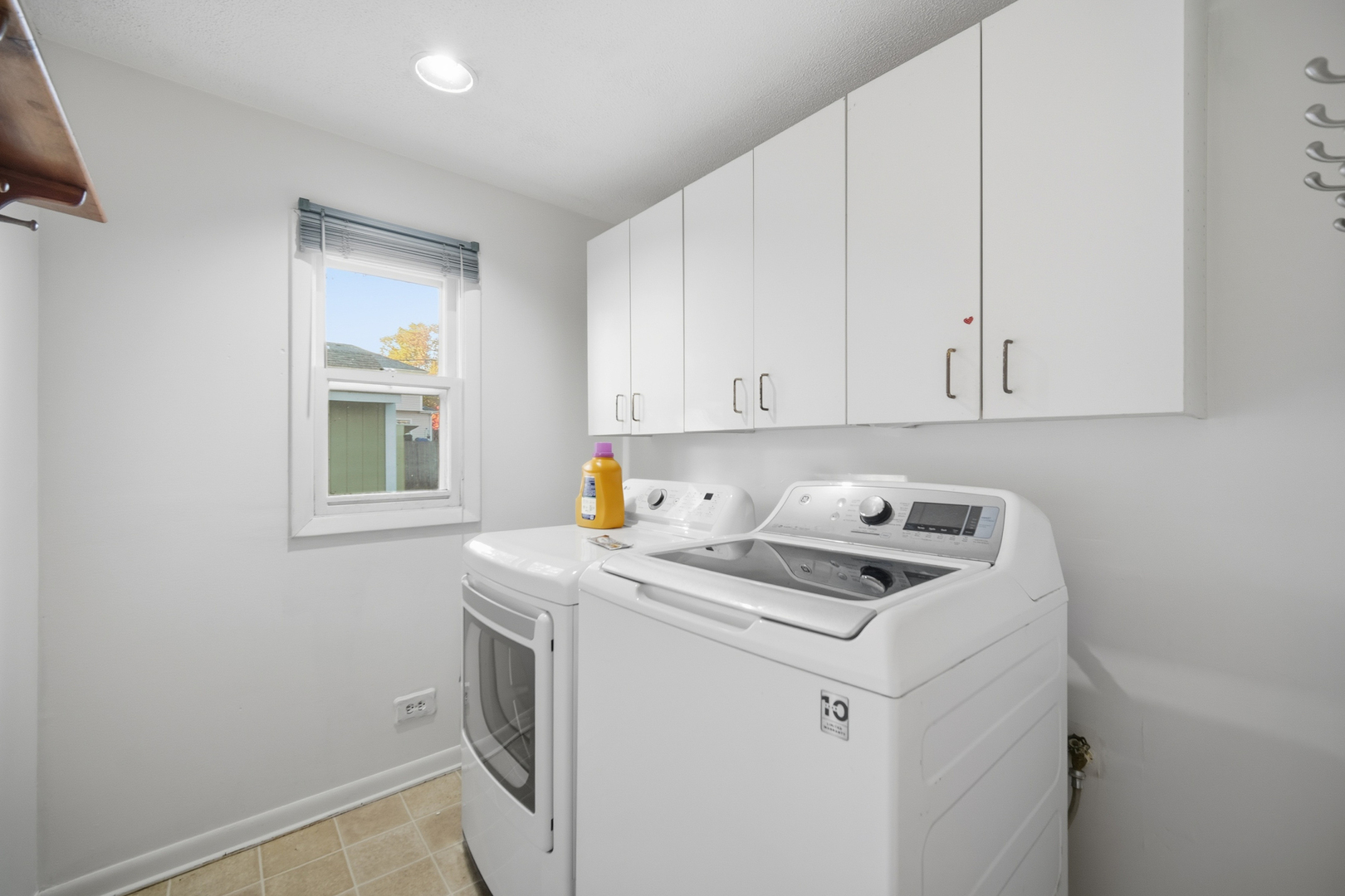 212 N KNOLLWOOD Drive, Wheaton, IL 60187