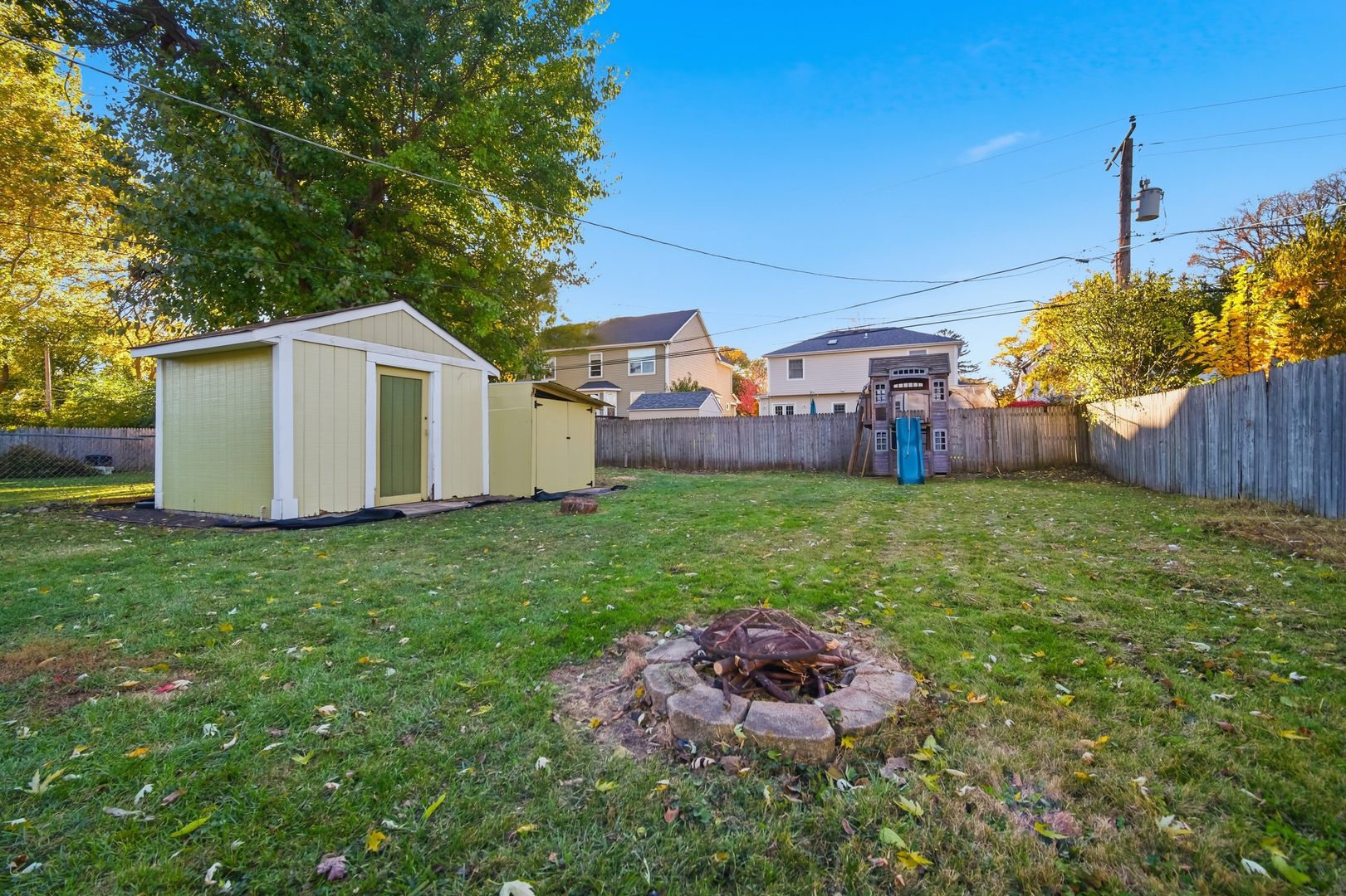 212 N KNOLLWOOD Drive, Wheaton, IL 60187