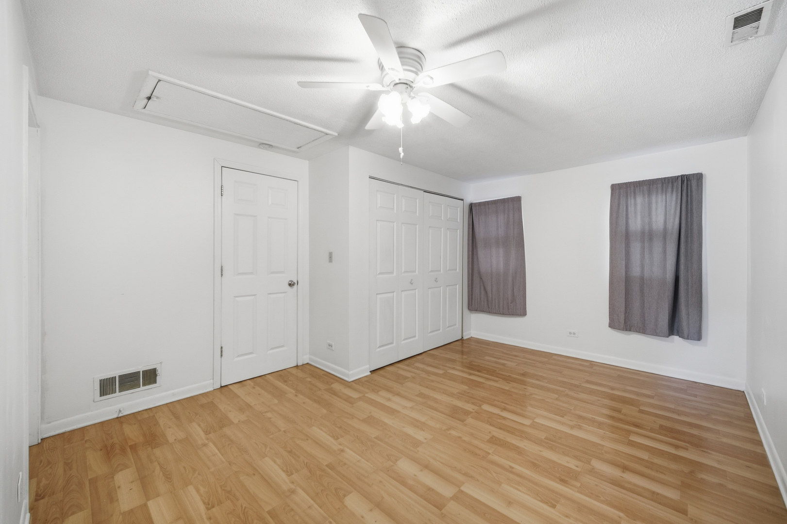 212 N KNOLLWOOD Drive, Wheaton, IL 60187