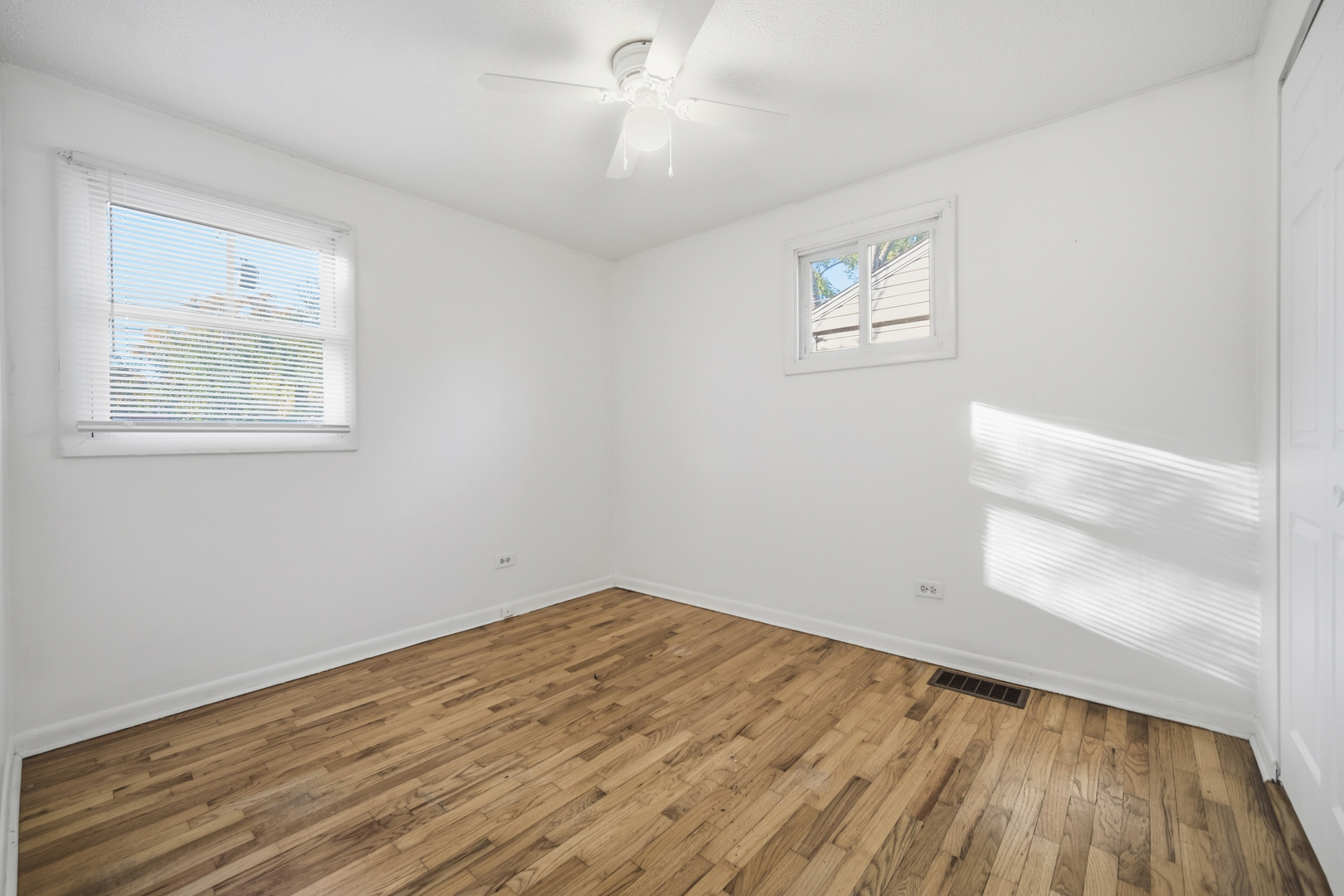 212 N KNOLLWOOD Drive, Wheaton, IL 60187