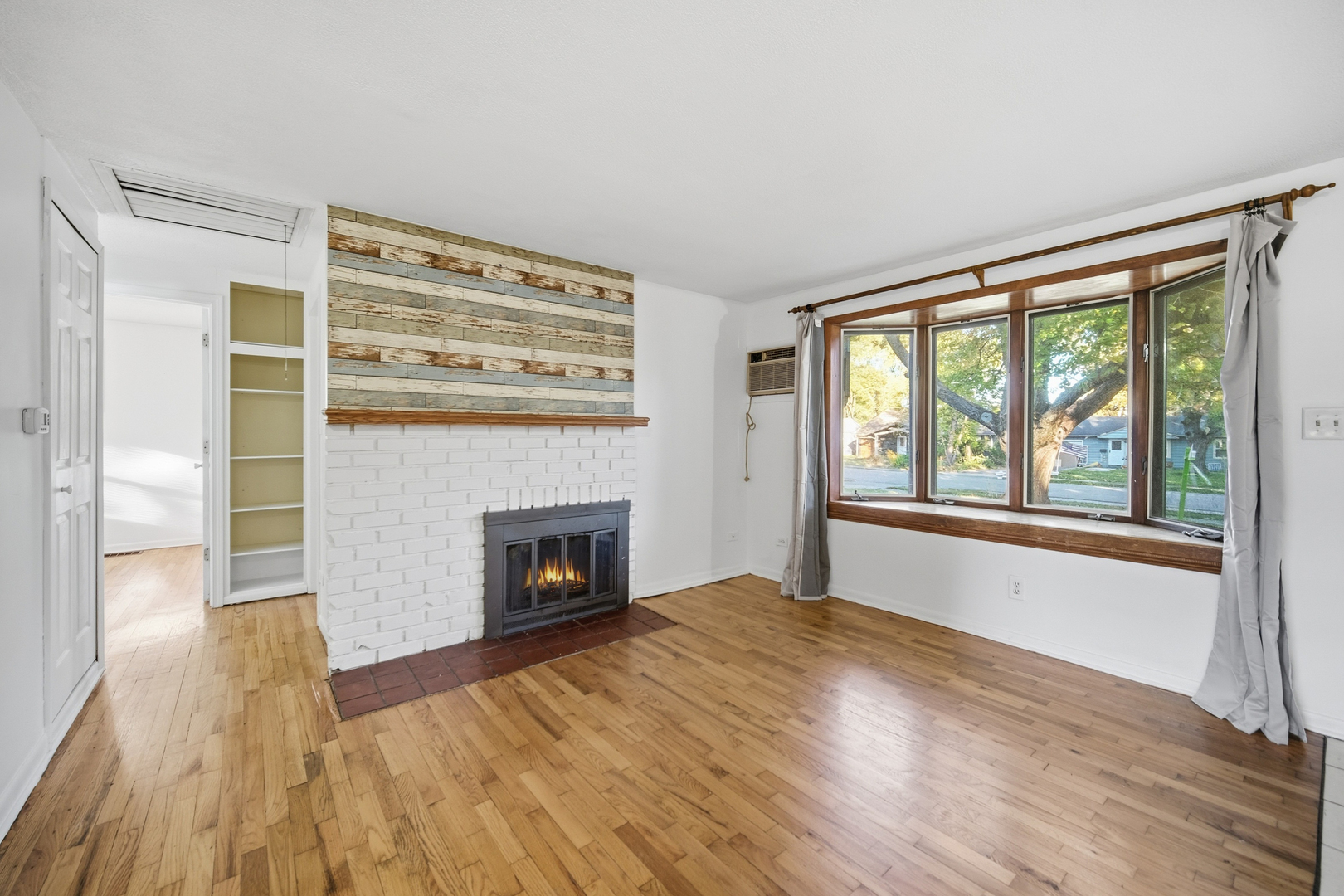 212 N KNOLLWOOD Drive, Wheaton, IL 60187