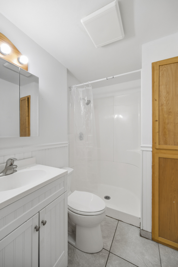 212 N KNOLLWOOD Drive, Wheaton, IL 60187