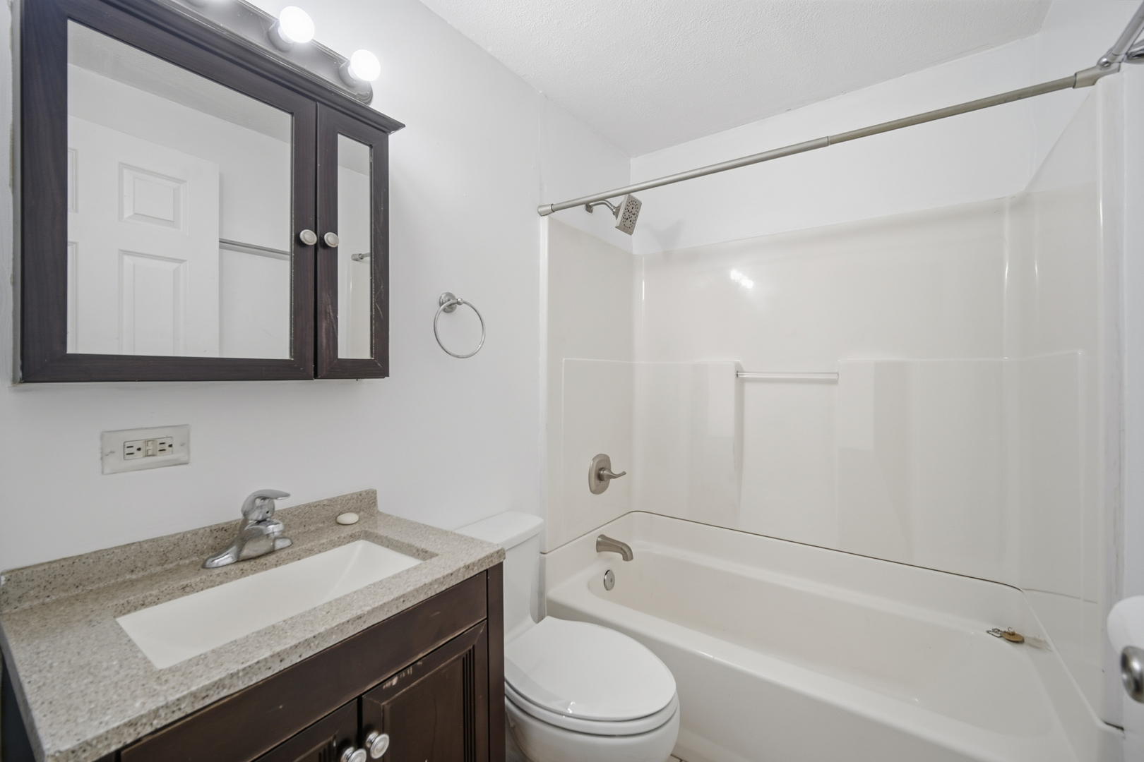 212 N KNOLLWOOD Drive, Wheaton, IL 60187