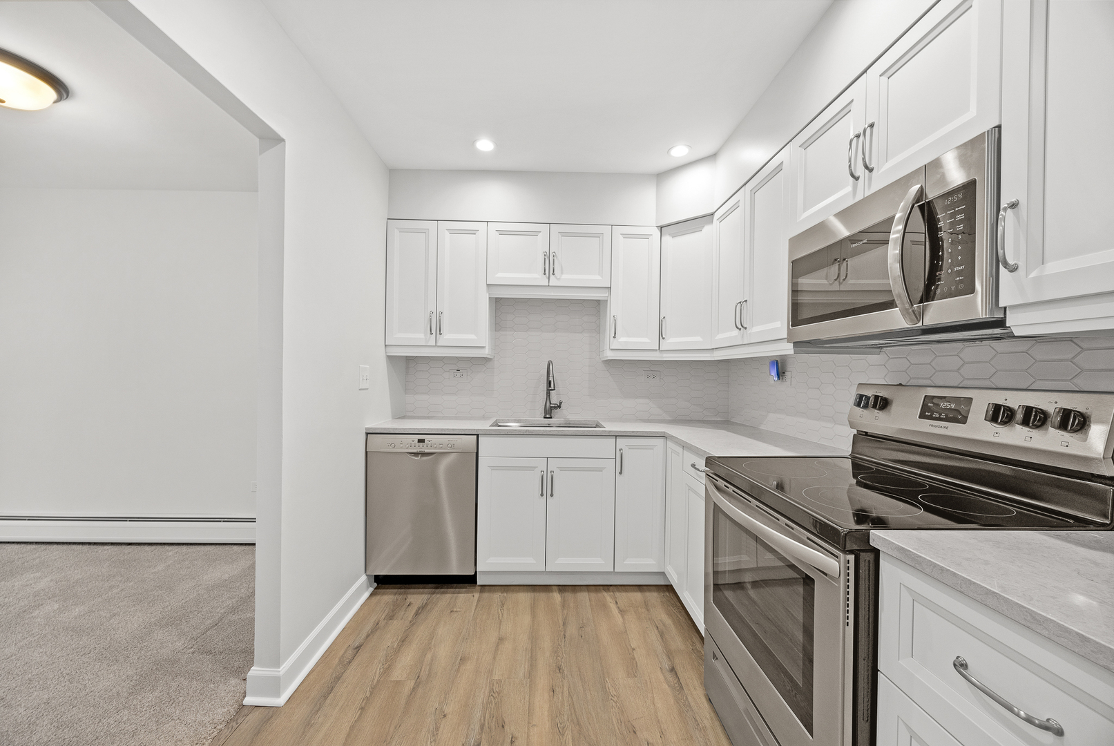 3915 Saratoga Avenue #H214, Downers Grove, IL 60515