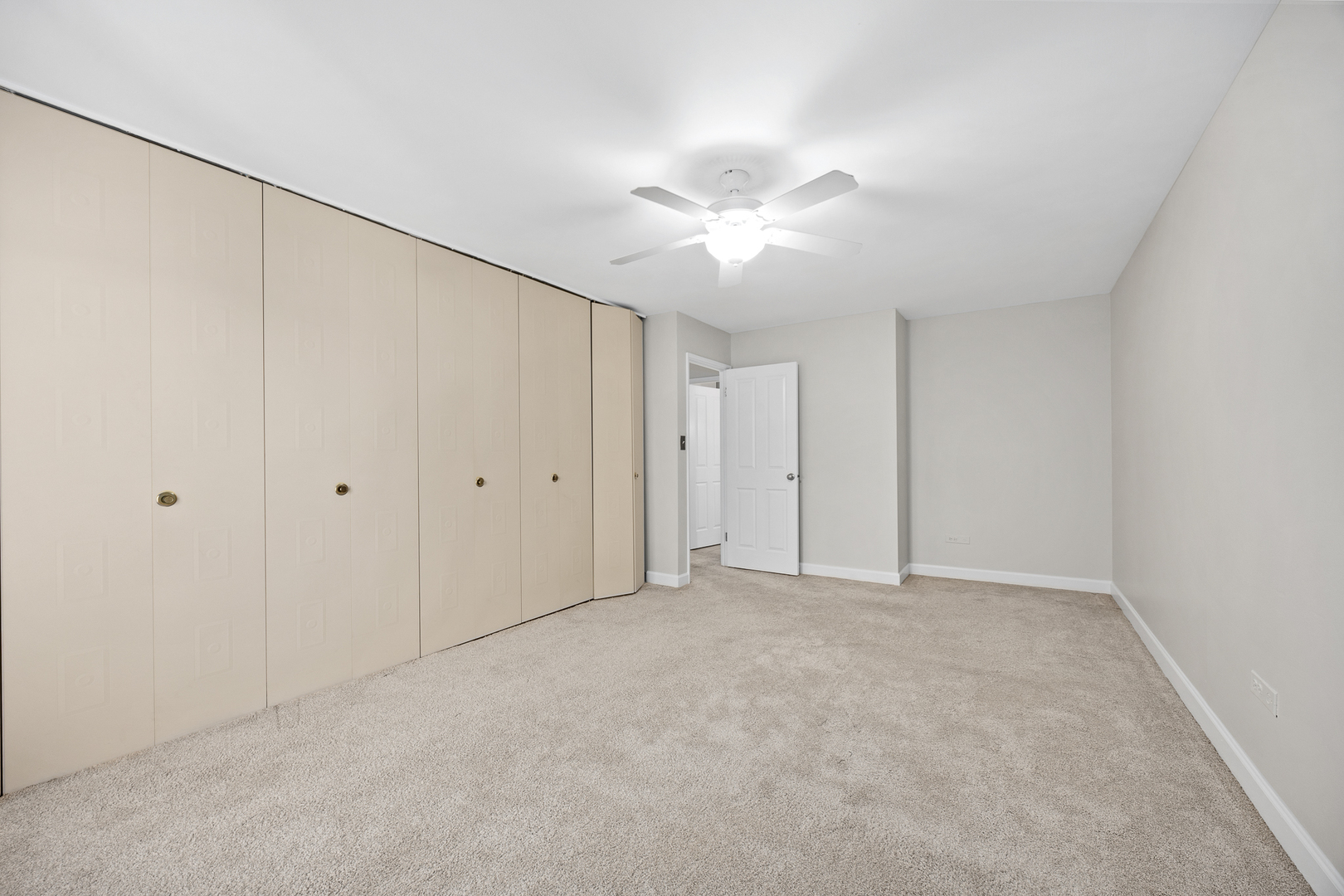 3915 Saratoga Avenue #H214, Downers Grove, IL 60515